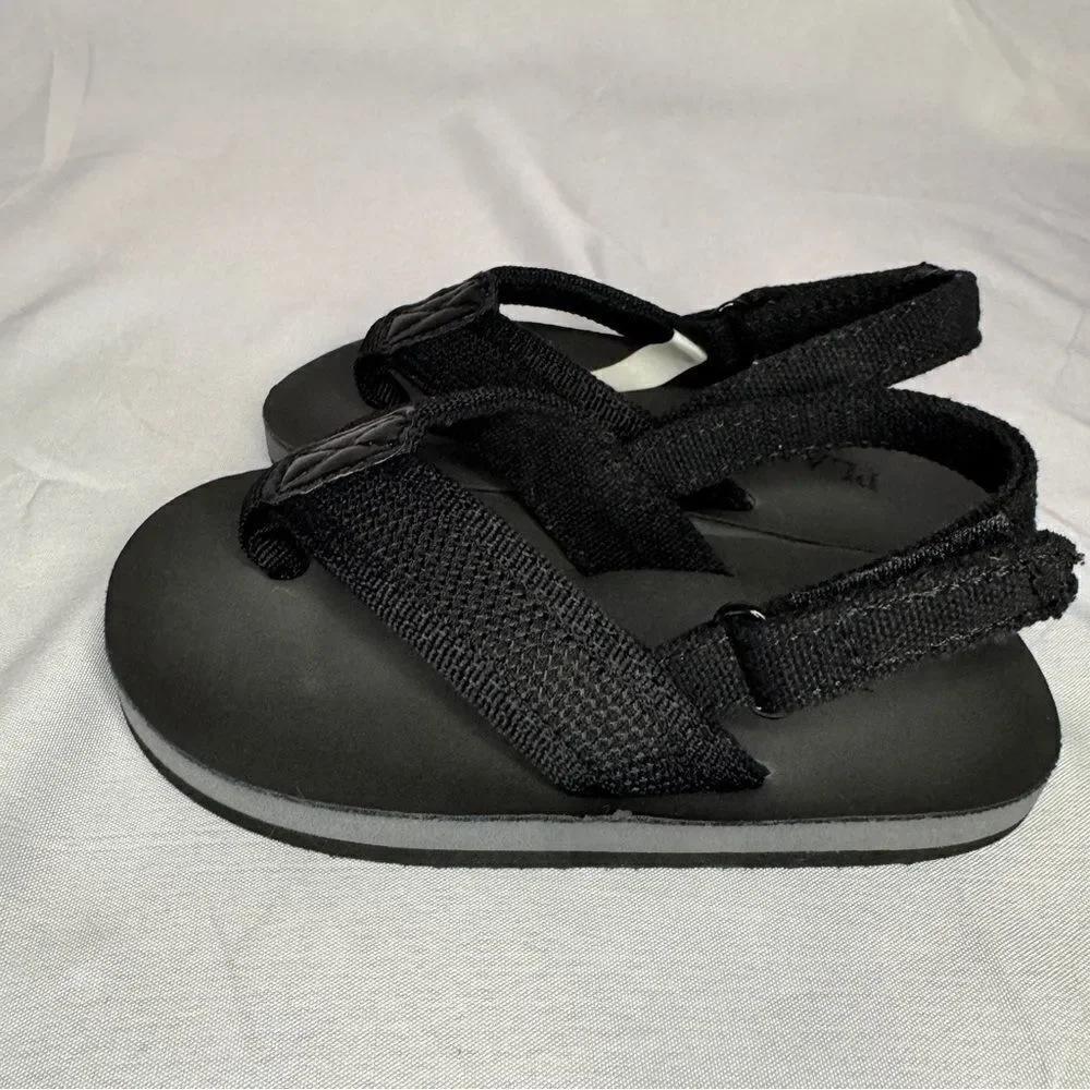 Toddler faux leather sandals size 6/7